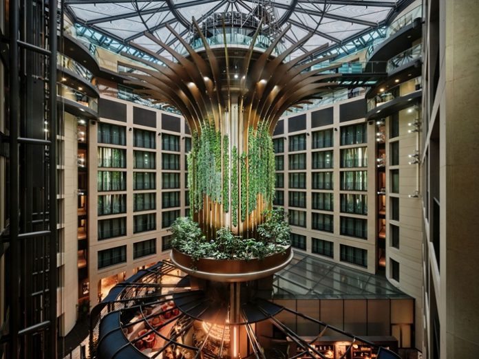 Der Living Tree des Berliner Radisson Collection Hotels. Bild: Radisson Hotel Group